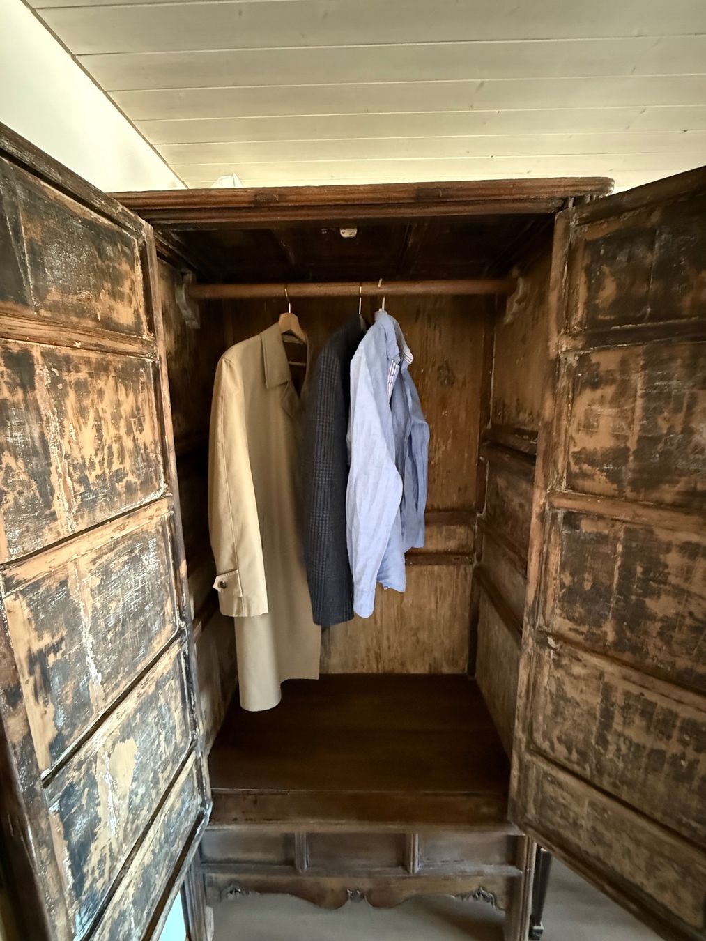 Armadi: Antiker Kleiderschrank, Holz, – Usato da Aarburg venduto da Yula24 2
