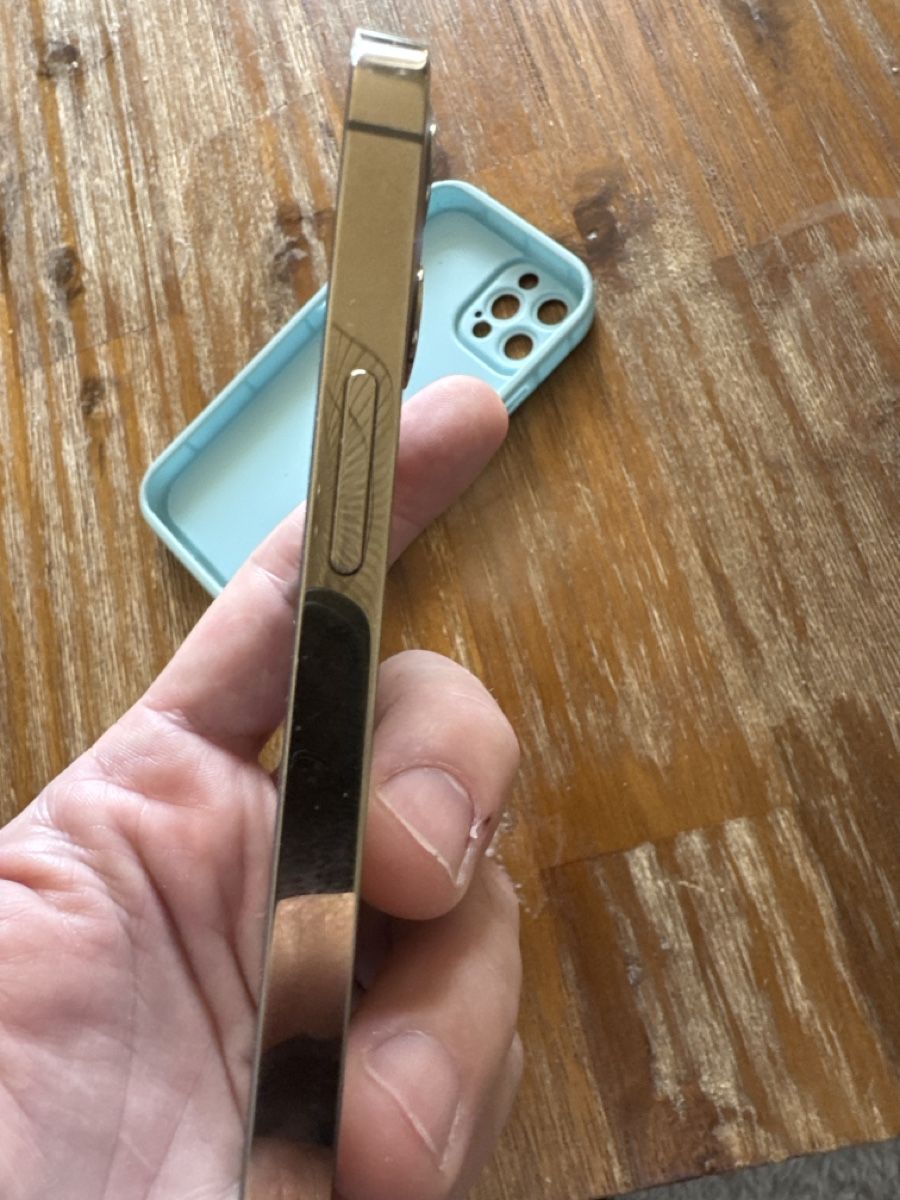 Apple Handys / Smartphones: Apple iPhone 12 Pro Or – Gebraucht aus Pully von Stephpa1009 1