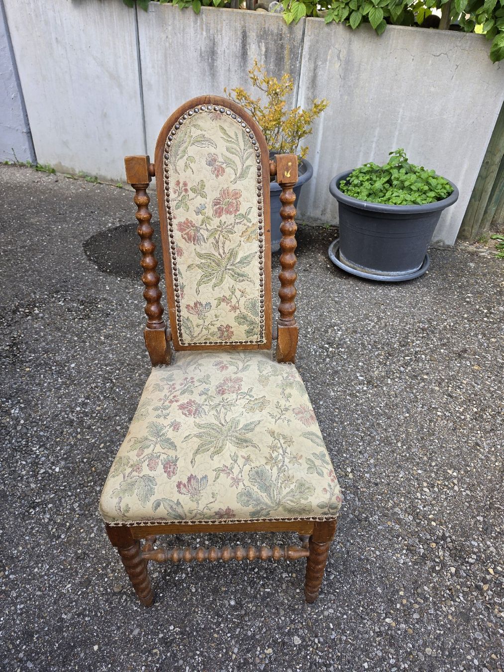Stühle: Antiker Stuhl mit Blumemuster - Vintage Hingucker! – Gebraucht aus Mettlen von elios0888