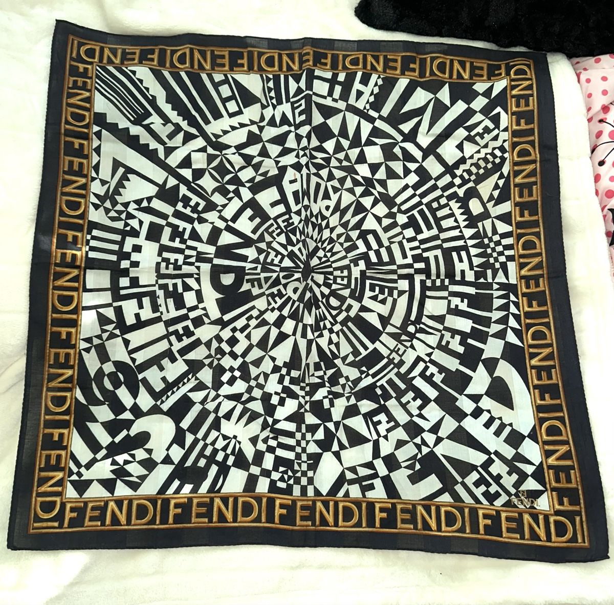 Fendi Foulard & Sciarpe: FENDI MONOGRAMM FOULARD – Usato da Unteraegeri venduto da MH203 1