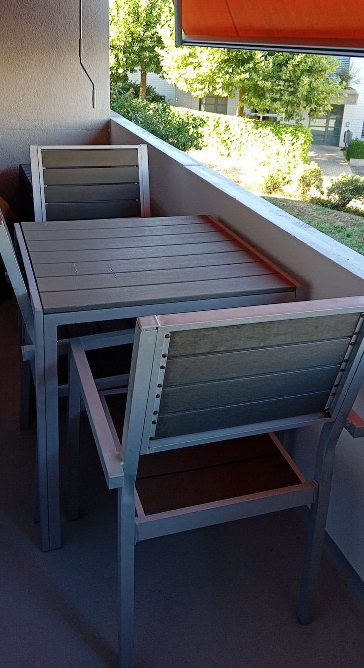 Set de table et chaises: Grau Garten/Balkon/Veranda Tischset – D'occasion à Urtenen-Schönbühl par danel02