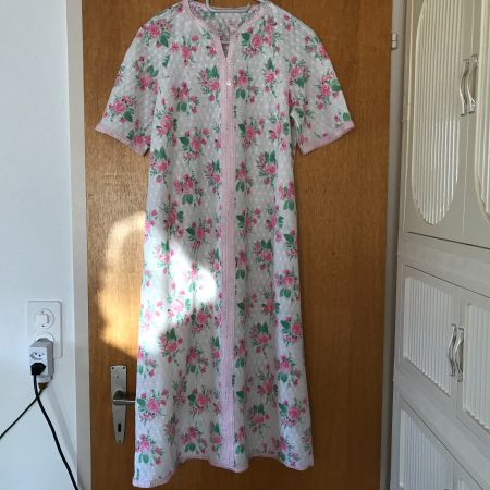 Retro Morgenmantel/Hauskleid mit Rosenmuster, Gr. M