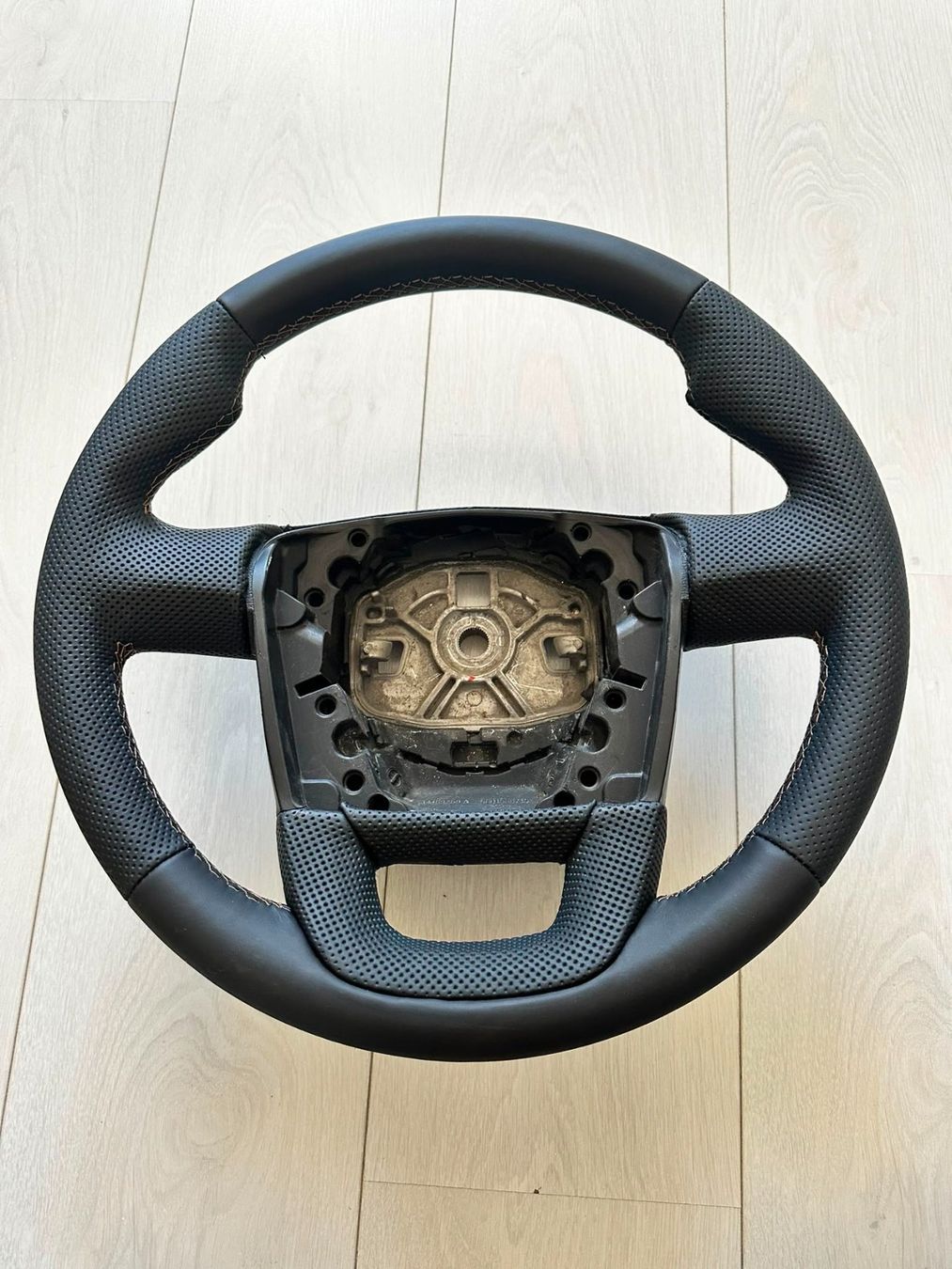 Iveco Tutti pezzi di ricambio auto: NEU SPORT Leder lenkrad IVECO – Nuovo (secondo la descrizione) da Auw venduto da Neo_z2rq