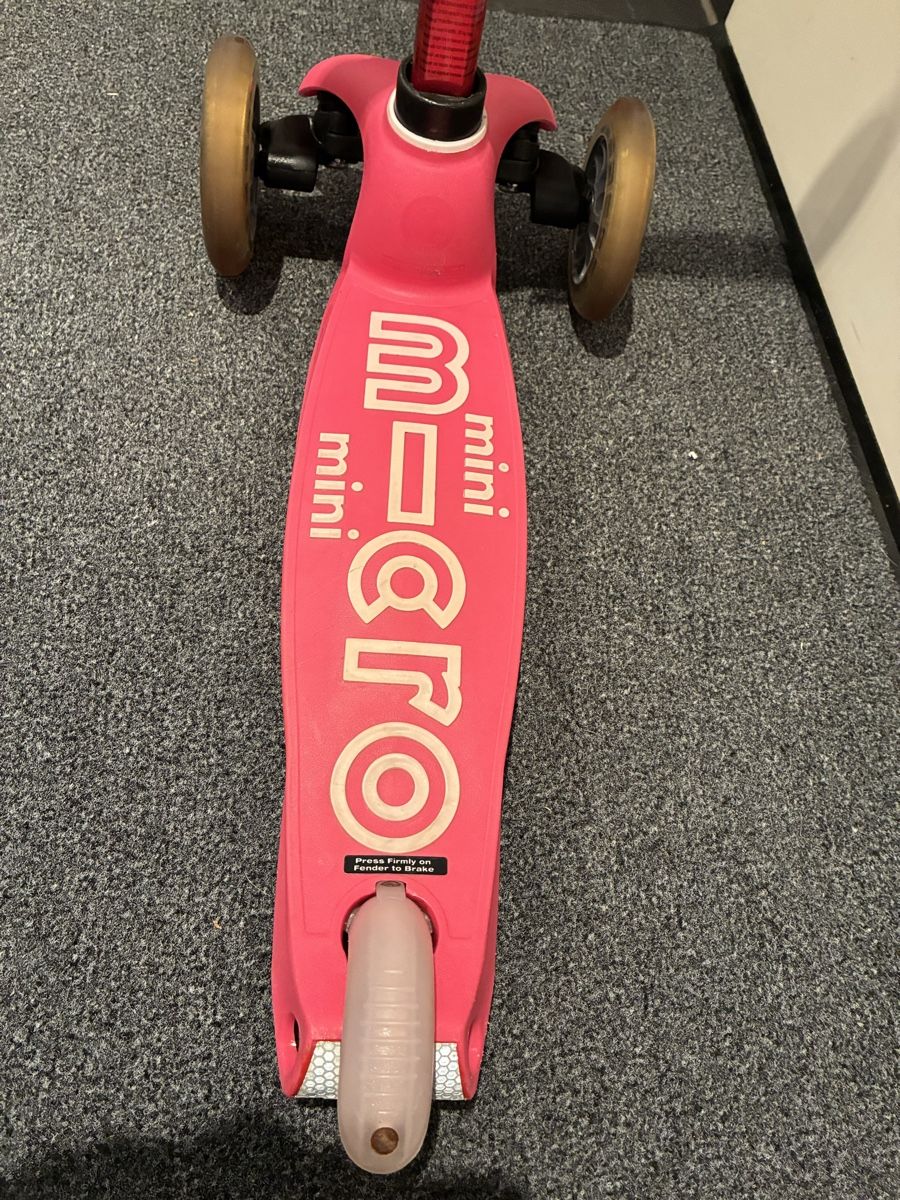 Micro Kickboard: Micro Mini Scooter Kinderroller rosa gebrauchter Zustand – Usato da Neerach venduto da Licht10 1