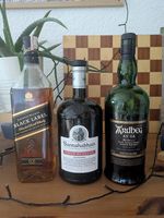 3 bottiglie da 1 litro di whisky scozzese aperte.