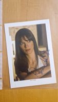 Rebecca Hall, Original Autogramm auf Foto in Farbe