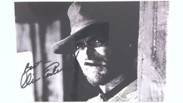 Clint Eastwood, Original Autogramm auf Foto in s/w