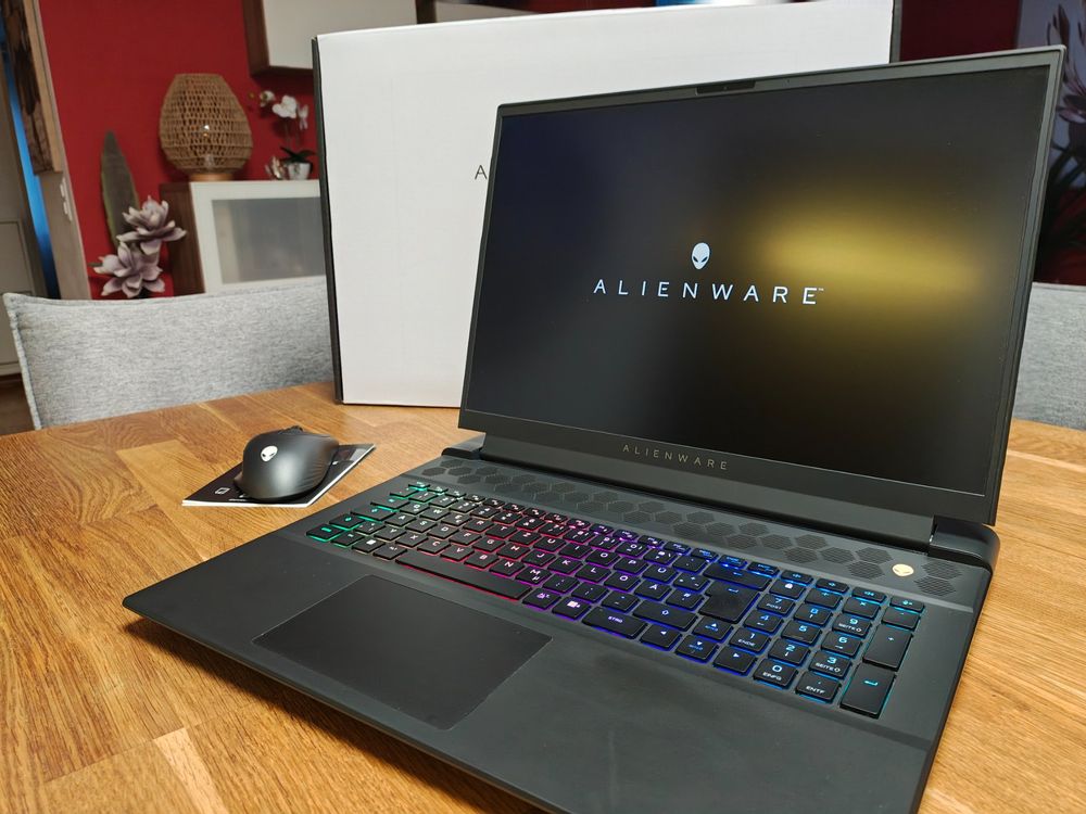 Alienware m18 R1 ( i9-13900HX ) RTX 4080 64Gb Ram 4TB M.2 (Neu (gemäss ...
