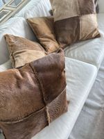 Lot de 2 coussins en peau de vache marron bon état