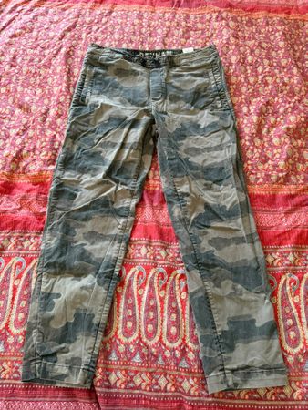 Denham Hose Camouflage Grösse M guter Zustand gebraucht