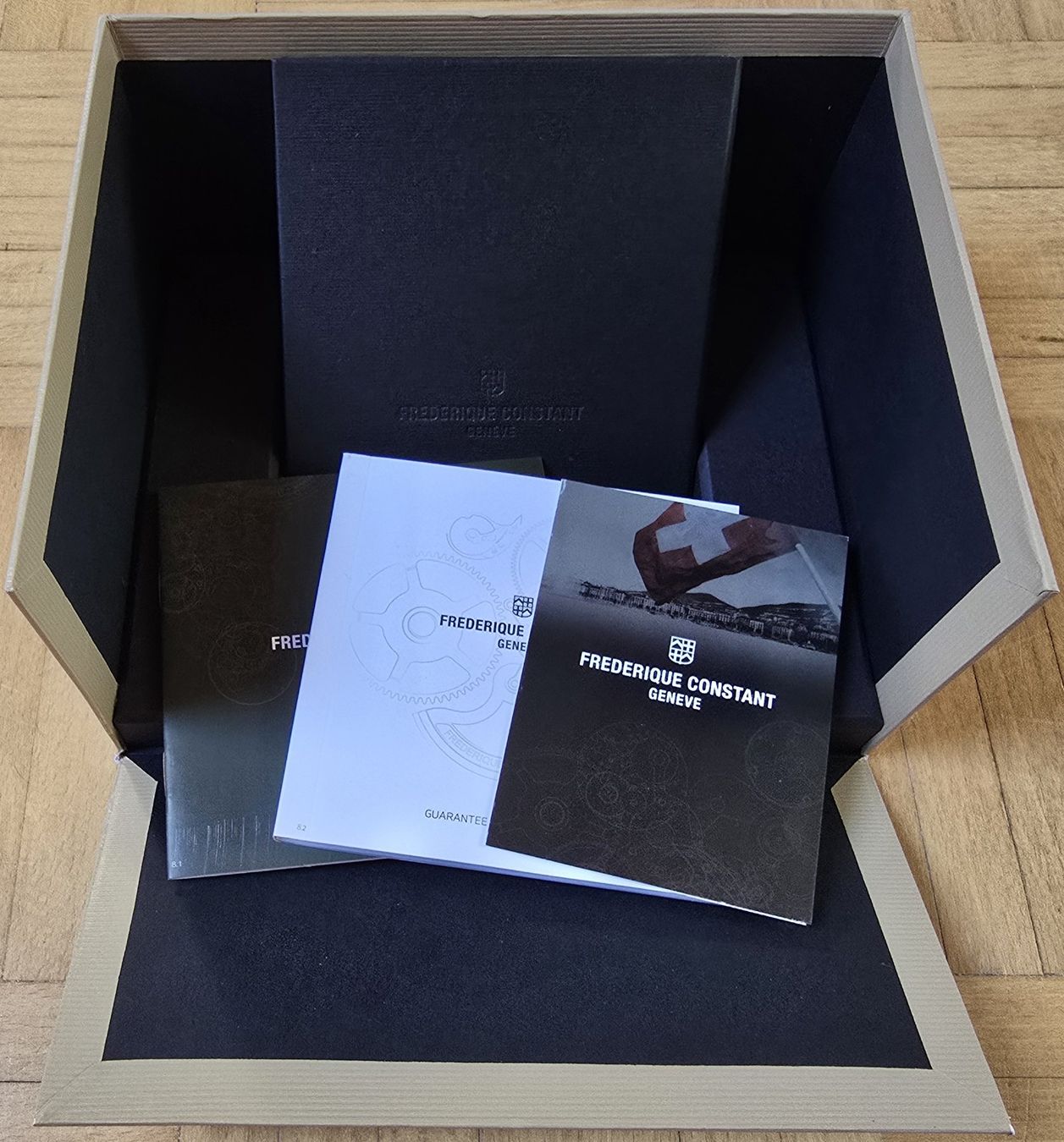 Scatole porta orologi: Frederique Constant : Uhrenbox - Komplettes Set mit Umkarton – Usato da Froideville venduto da xXSebastienXx 1