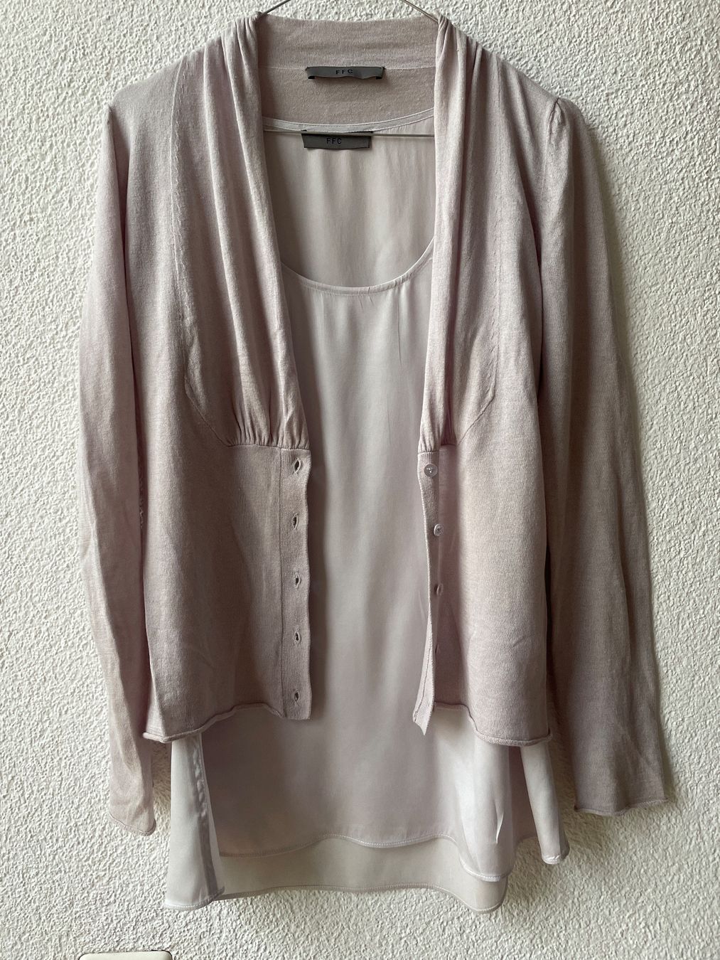 Lotti di vestiti: FFC Kombi Seiden-Top mit Strickjacke, Grösse 36 – Usato da Rüti b. Büren venduto da istrauss