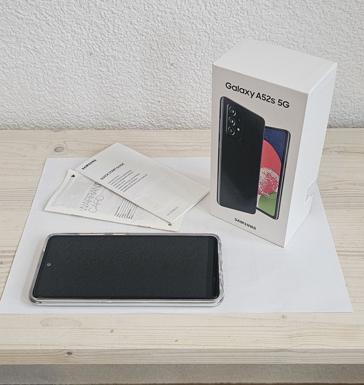 Samsung Galaxy A52s 5G dengan desain yang sederhana namun elegan