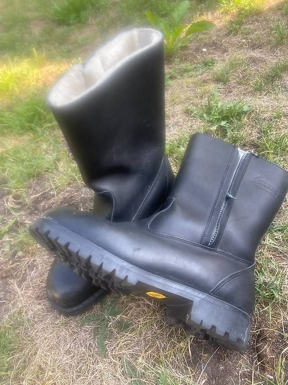 Herrenschuhe: Bottes d'ordonnance T 45 – Gebraucht aus Auvernier von cor_jy2c