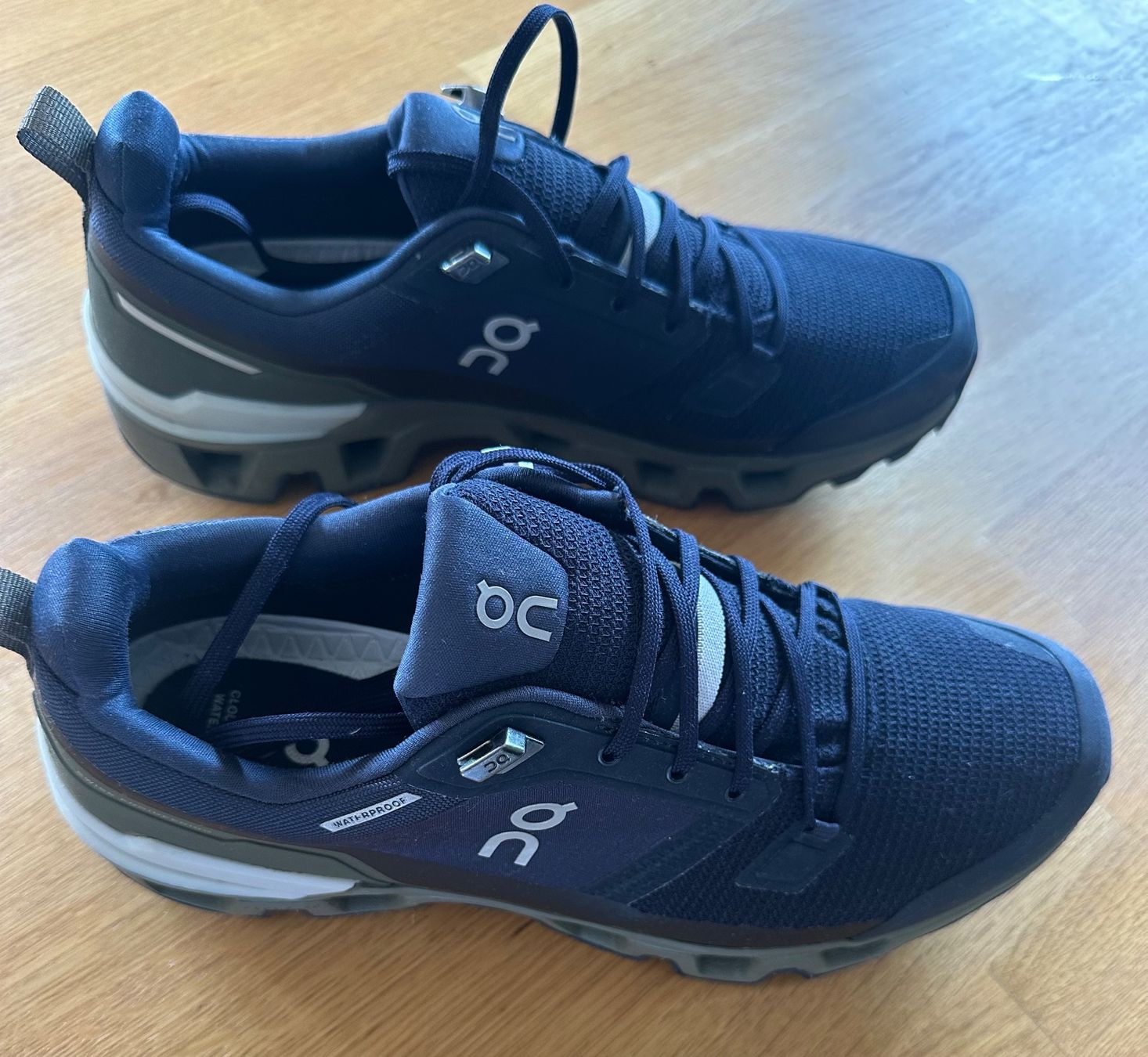 On Chaussures hommes: ON CLOUDWANDER HERREN 44 – D'occasion à Verbier par gue_mmv5 1