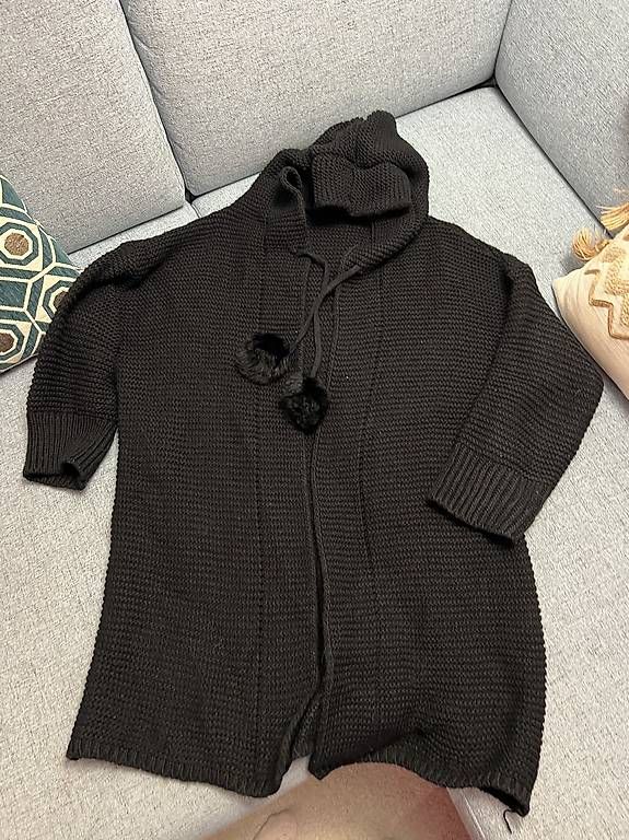 Pullover & Sweatshirts: PULLOVER MIT POM POMS SCHWARZ LANG – Gebraucht aus Liebefeld von suc_5r8g 4