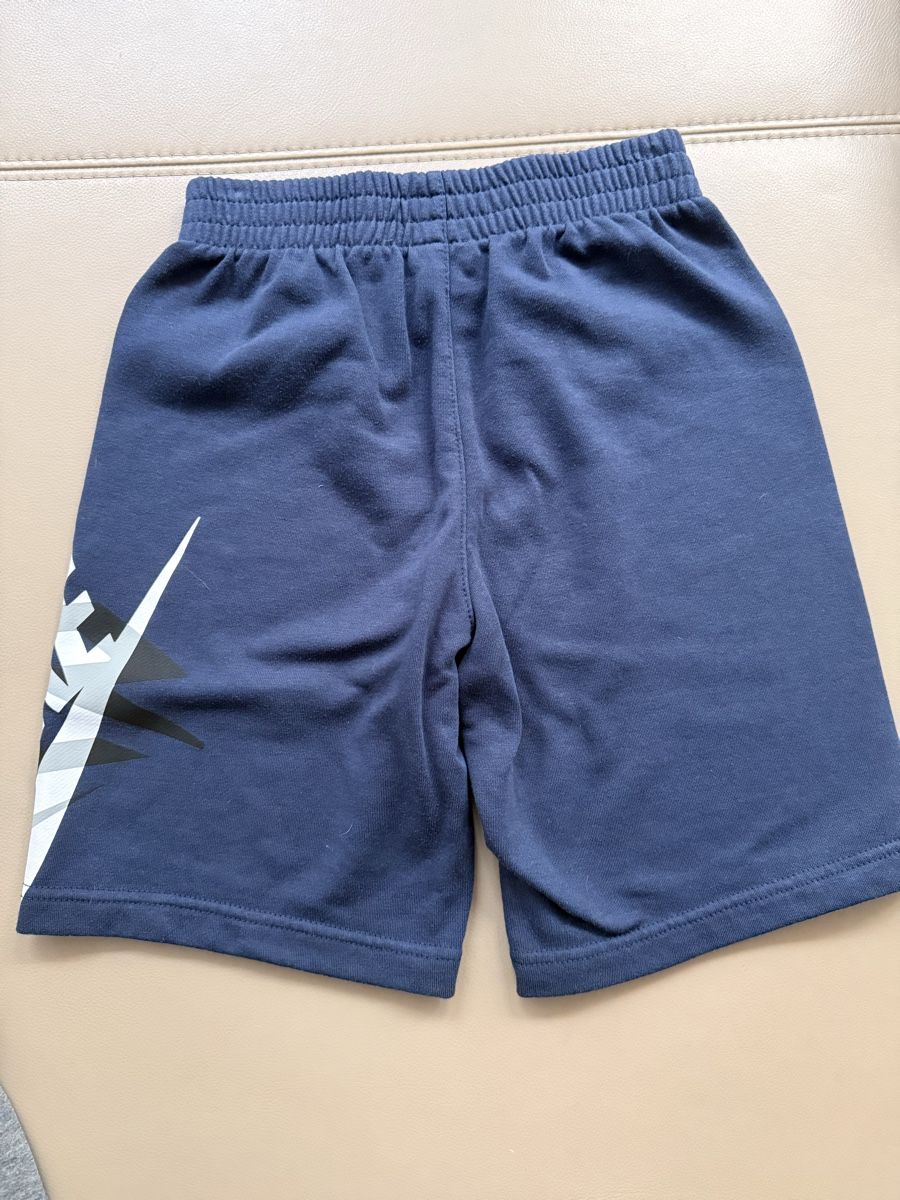 Nike Pantaloni: Nike shorts navy blue size S like new – Nuovo (secondo la descrizione) da Diessenhofen venduto da mar_8cyl 1