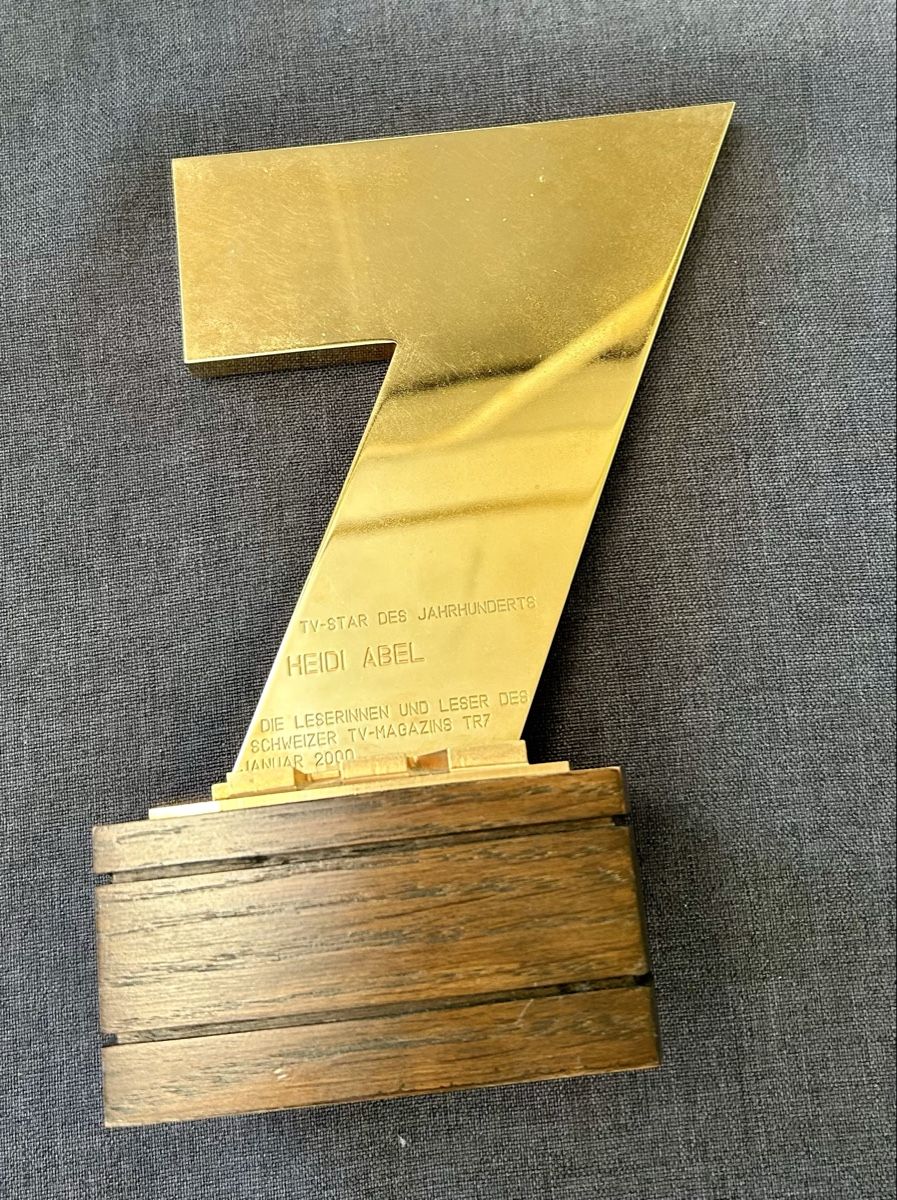 Altre raccolte & rarità: Original Trophäe TV-Star des Jahrhunderts Heidi Abel – Usato da Frauenfeld venduto da Colonia64
