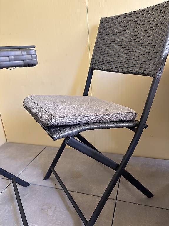 Set di tavolo e panche: Balkontisch mit Glasplatte & 2 Stühlen – Usato da Luzern venduto da fbi_c6rs 3