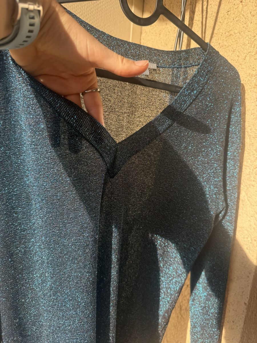 Cos Tops: Glitzerndes Oberteil von COS Glitzerpulli – D'occasion à Zürich par lad_lv9c 2