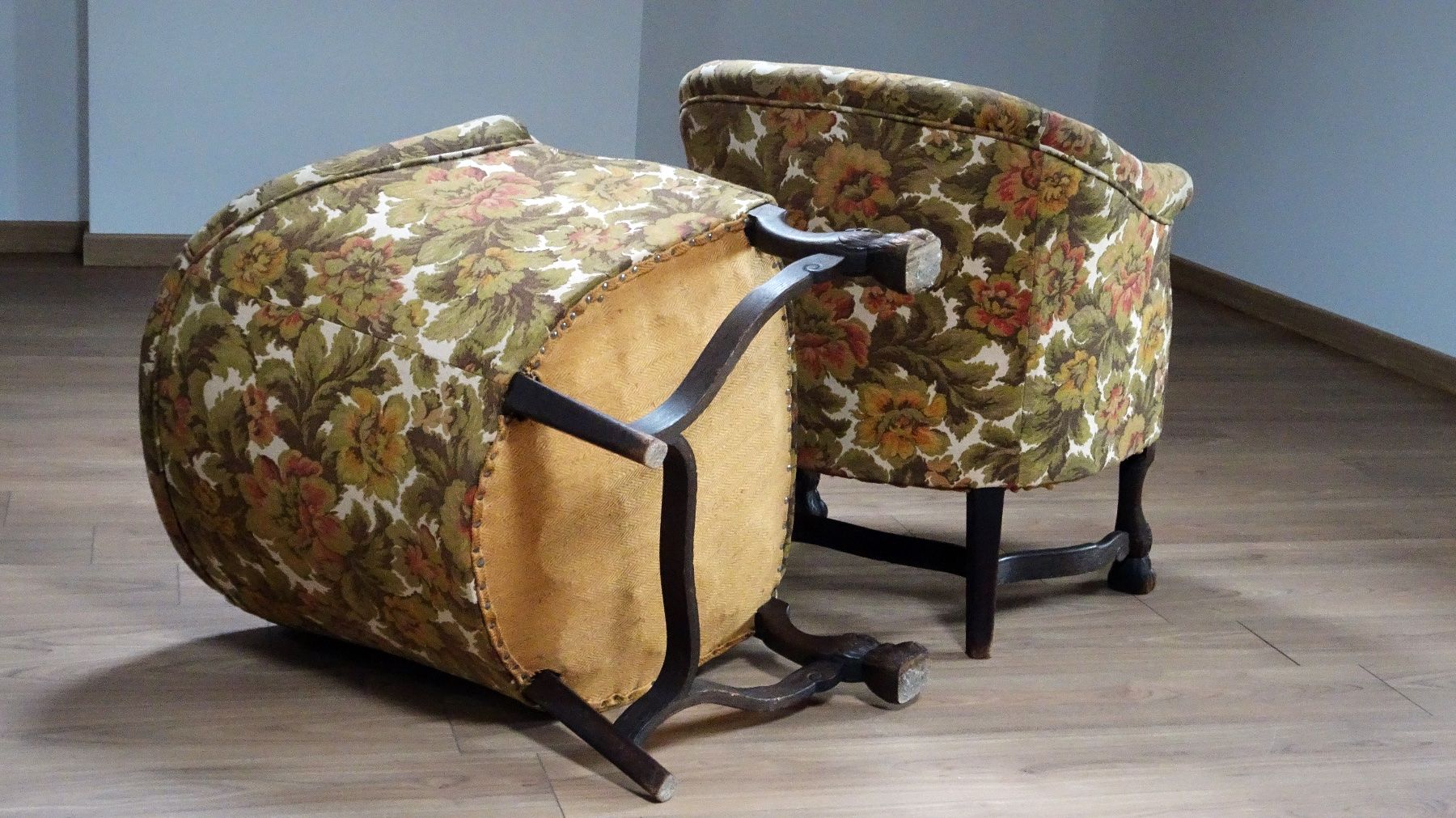 Poltrone: 2 Fauteuils "Crapaud" – Usato da Chêne-Bourg venduto da cyro2 1