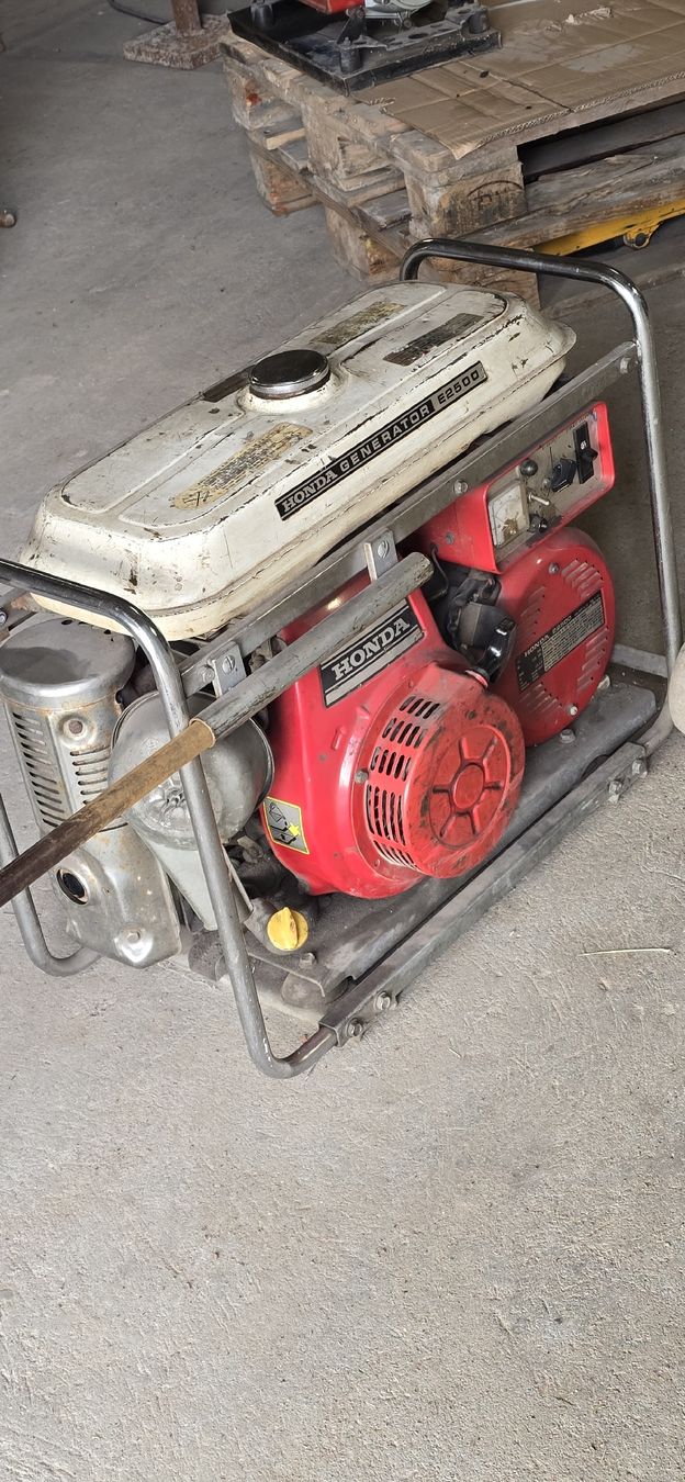 Honda Generatori di corrente: Honda Generator E2500 – Usato da Weiningen ZH venduto da ped_fbx2 1