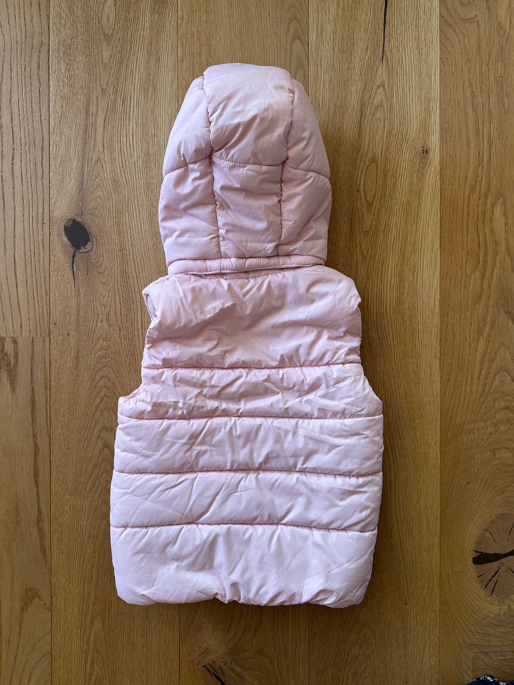 H&M Altro abbigliamento per bambina: Weste rosa in Gr. 122/128 – Usato da Staldenried venduto da Chleeblattji 1