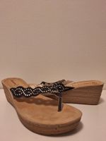 Keilabsatz Sandalen schwarz mit Glitzer.