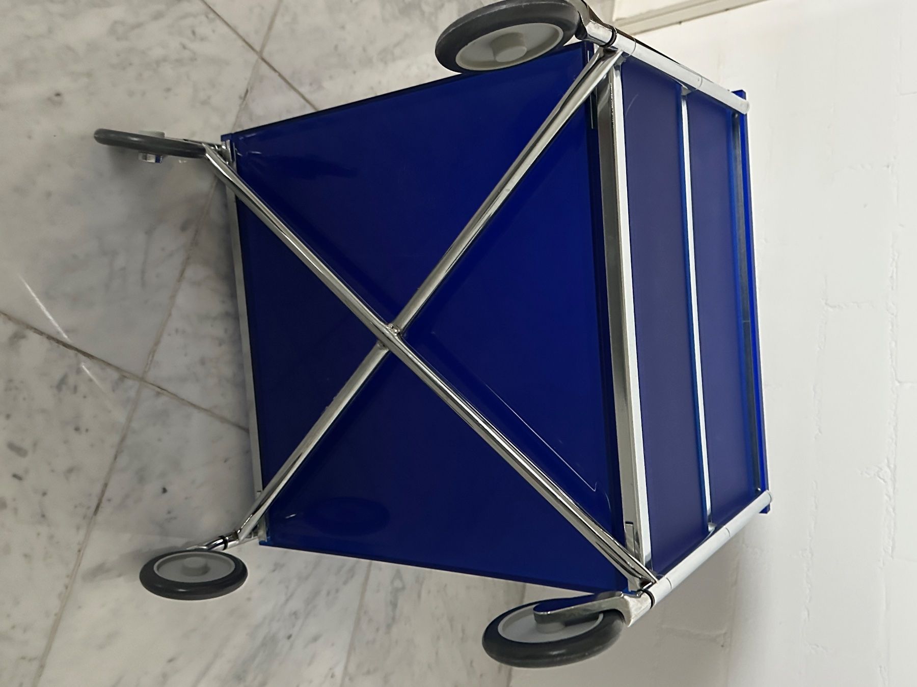 Kartell Banconi: Nachttisch KARTELL – Usato da Bern venduto da 77nevs 2