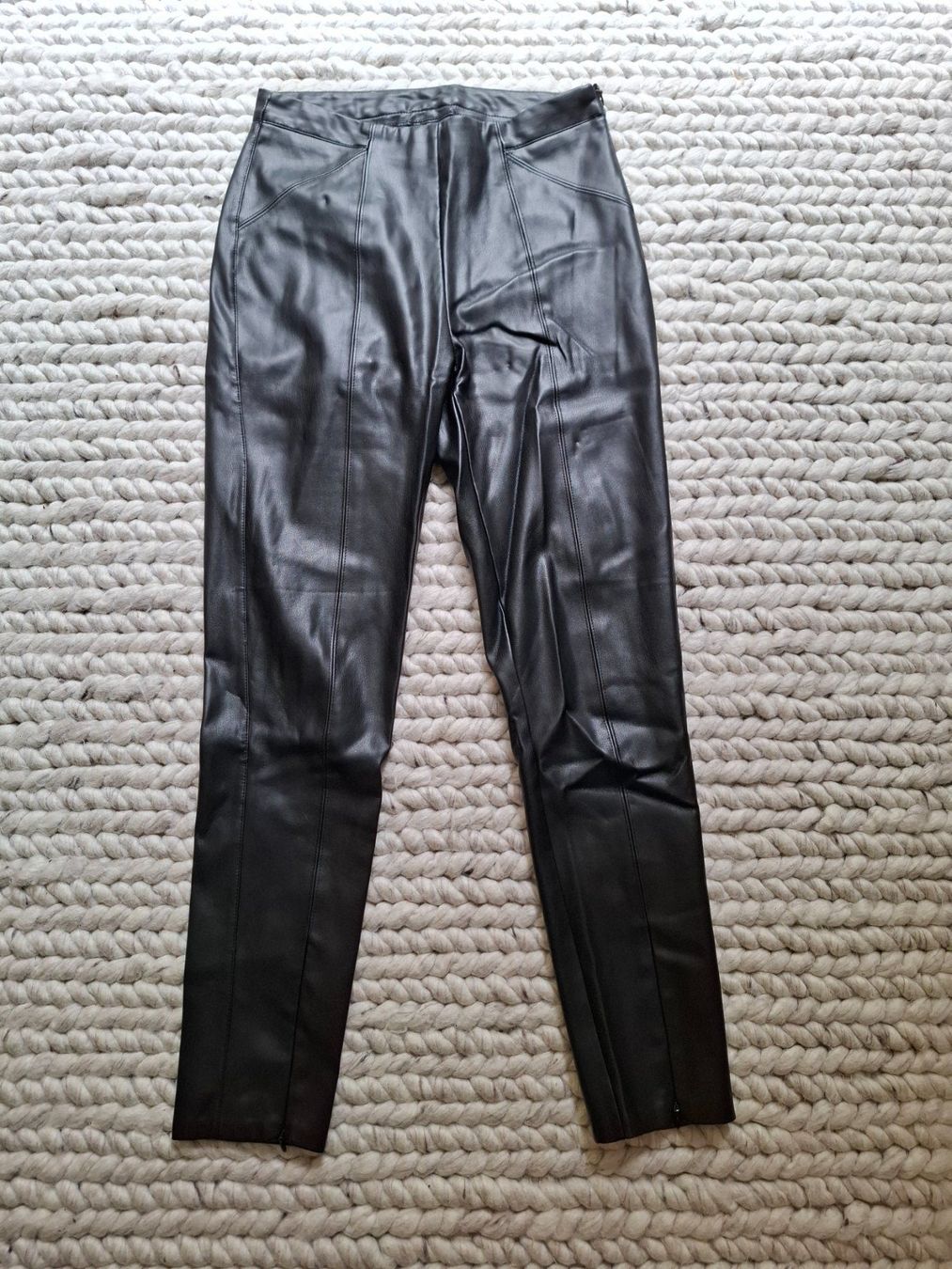 C&A Hosen: Kunstleder Hose / Faux Leather Pants – Defekt aus Schaffhausen von ann_cjt6