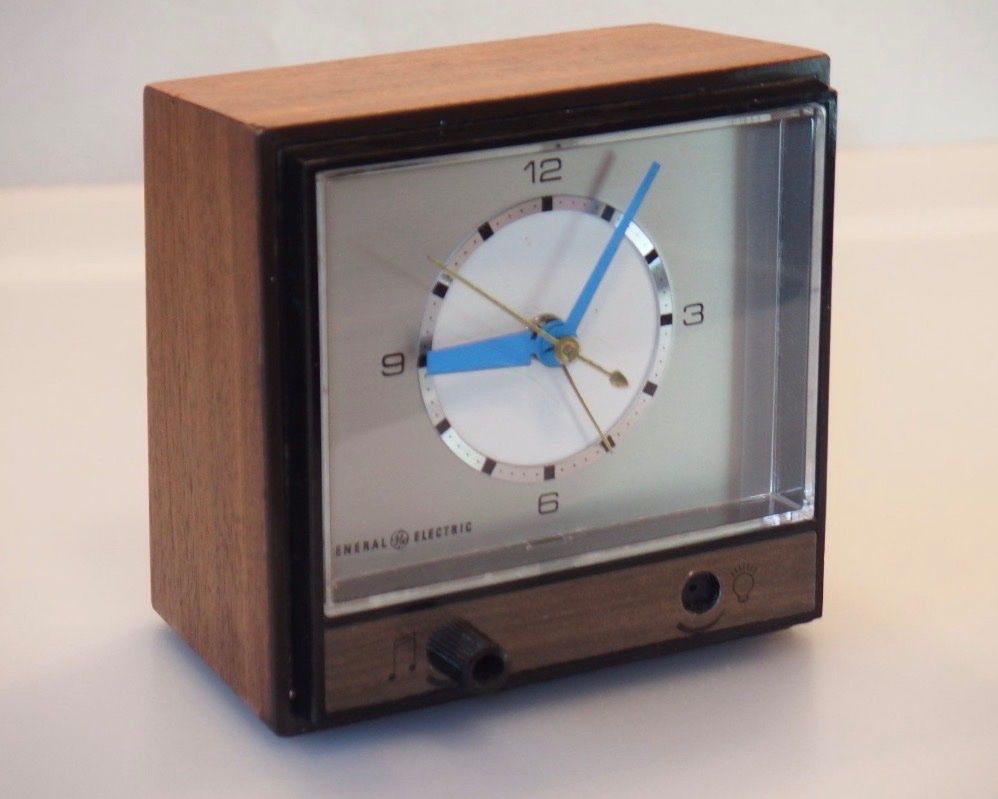 Europa Sveglie: Vintage Uhr General Electric Mod. DC 67 – Usato da Luzern venduto da THINGS-11