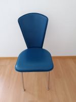 4 schöne, blaue Stühle zu verschenken