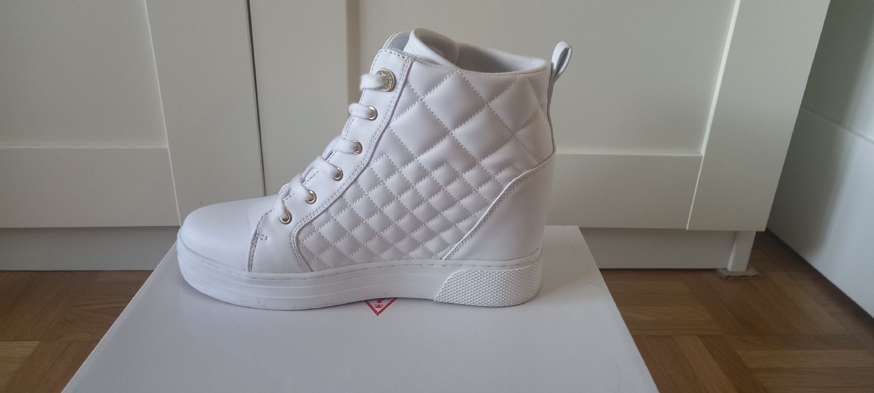 Guess Scarpe da donna: Guess Sneaker – Usato da Bachenbülach venduto da Dominik-20 1