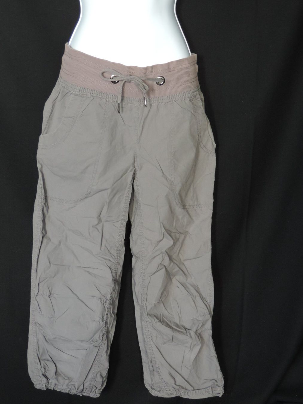 Hosen: pantacourt sport gris vert – Gebraucht aus Genève von Axelle333 3