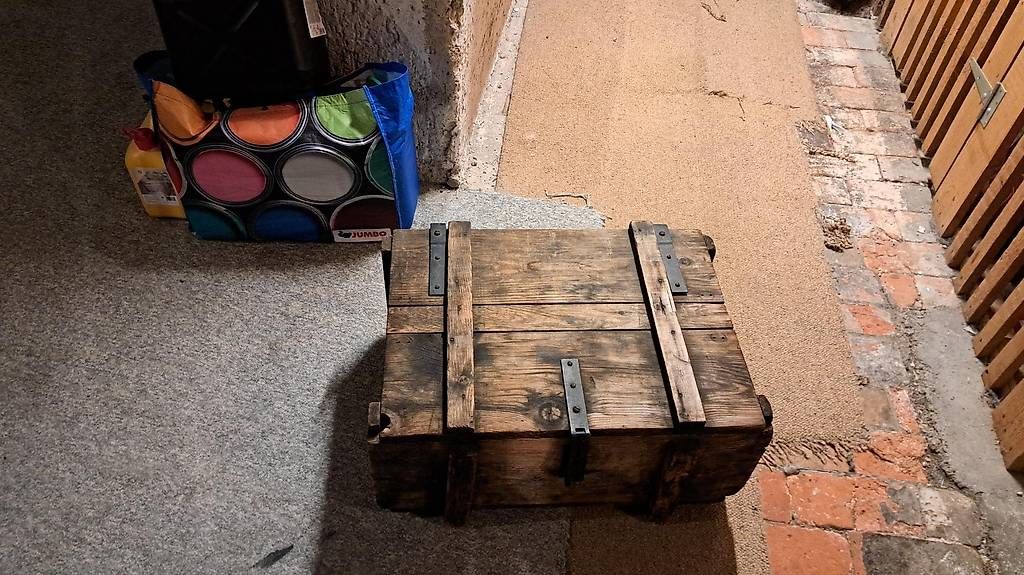Cassapanche: Holzkiste mit Klappdeckel – Usato da Basel venduto da BB4057