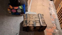 Holzkiste mit Klappdeckel