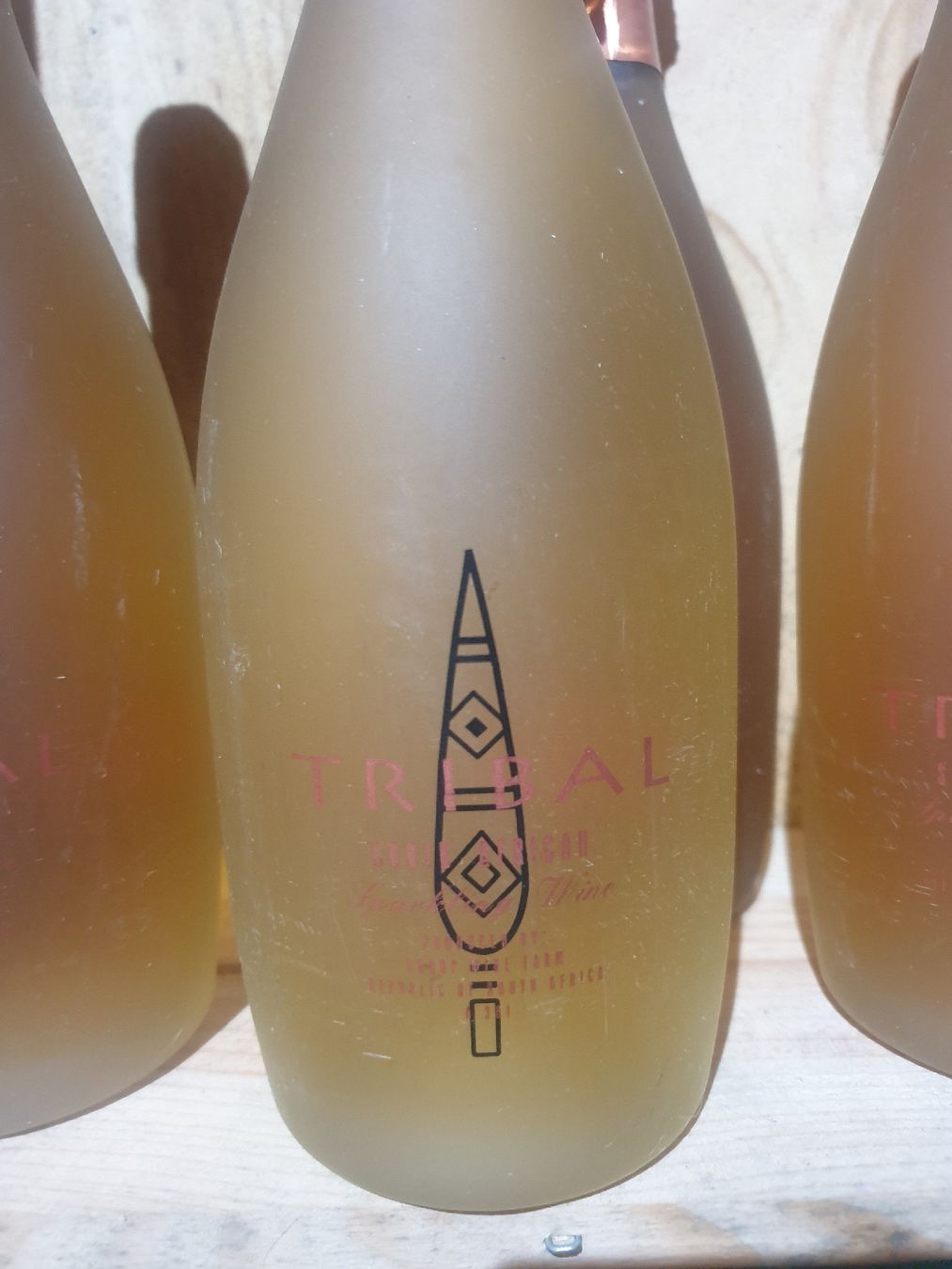 Wein: Bouteille de vin effervescent Tribal 75cl. – Gebraucht aus Rennaz von Winelovers1983 1