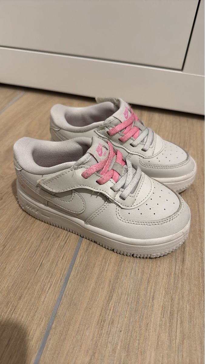 Nike Chaussures filles: Baskets Nike Force 1 à scratch - taille 26 – D'occasion à Saillon par alico