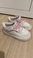 Baskets Nike Force 1 à scratch - taille 26