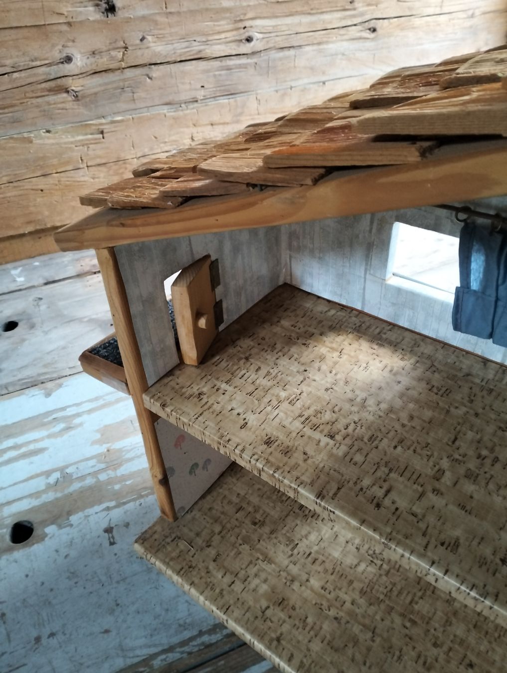 Case e mobili per bambole: Puppenhaus aus Holz – Usato da Termen venduto da Zofingia01 1