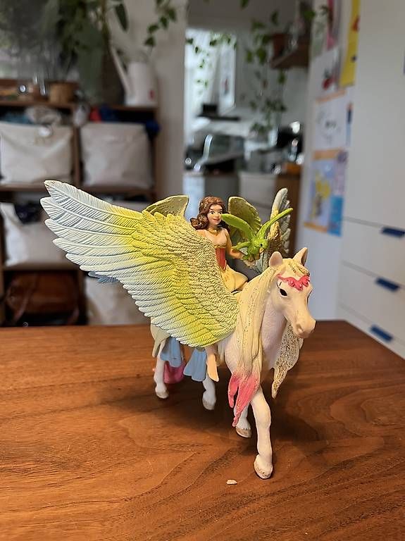 Schleich Giocattoli: Schleich Bayala Fee mit Pegasus – Usato da Oberengstringen venduto da elleth