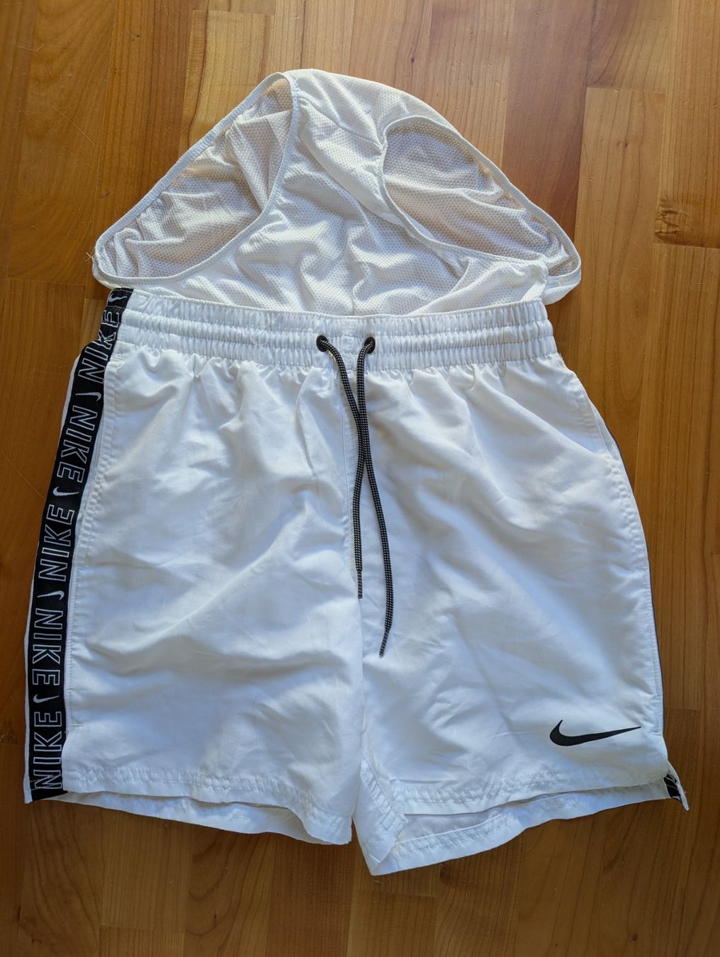 Nike Pantaloni: Kurze Hose Nike – Usato da Bärschwil venduto da sch_p7g7 2