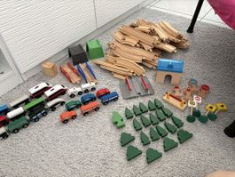 Holzeisenbahn Set mit viel Zubehör
