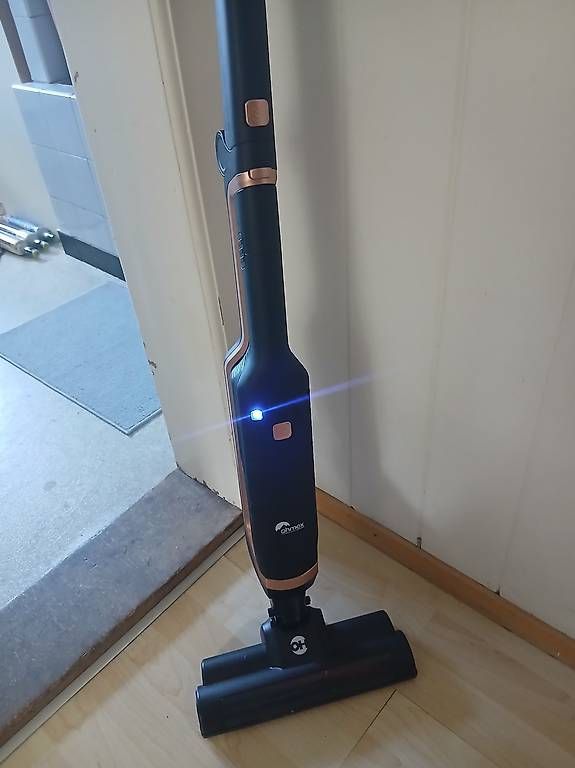 Aspirapolveri & Accessori: Fast neuwertiger Staubsauger – Usato da Bern venduto da est_8dg7 1