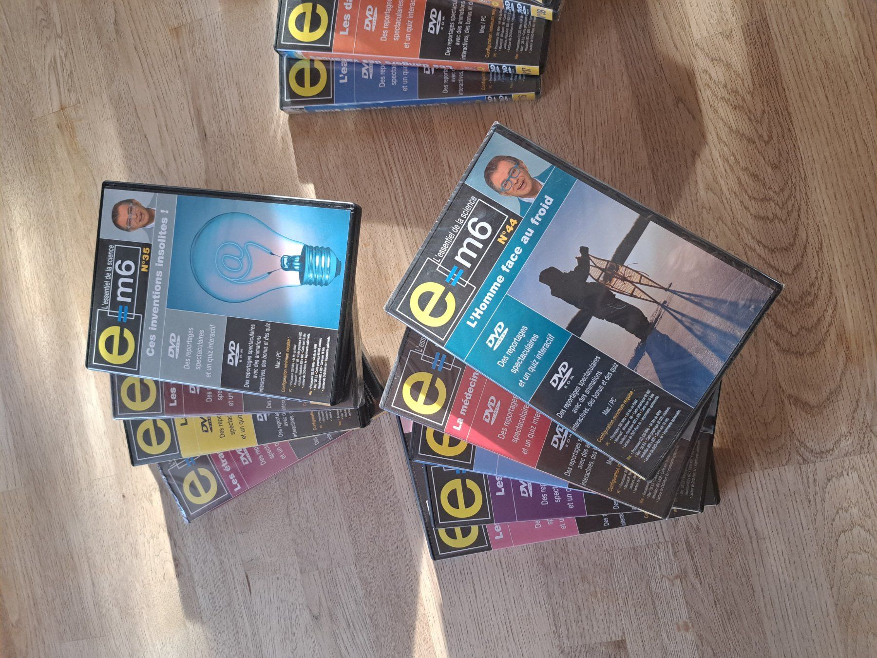 Alle DVDs: Lot "E = M6" DVD + Cahiers – Gebraucht aus Cortaillod von Deltona14 2