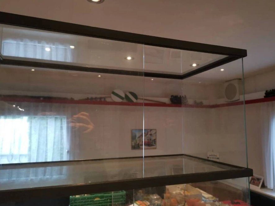 Vitrinen: Ausstellungsvitrine – Gebraucht aus St. Margrethen SG von tribeli98 3