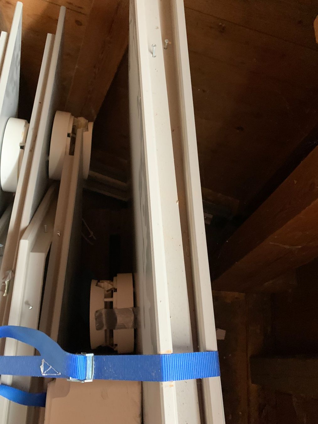 Kronleuchter & Deckenlampen: Deckenbeleuchtung mit zentraler Kompaktleuchtstofflampe – Gebraucht aus Appenzell von OcclineGmbH 1