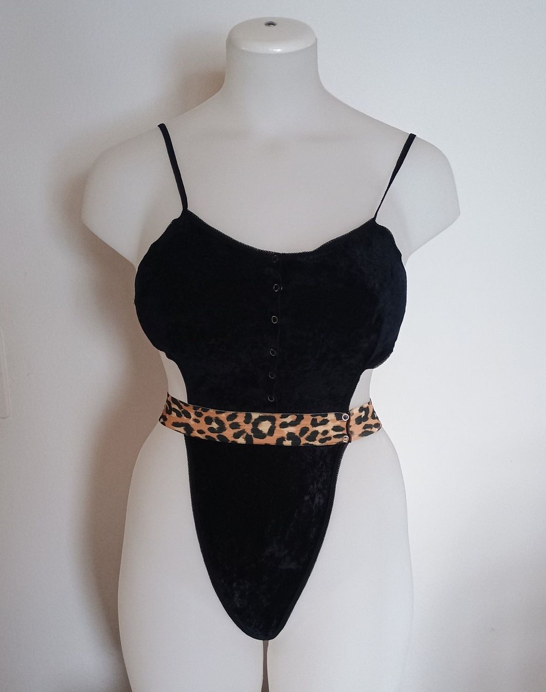 Altra biancheria intima: Stringbody – Nuovo (secondo la descrizione) da Rothrist venduto da GIWALD