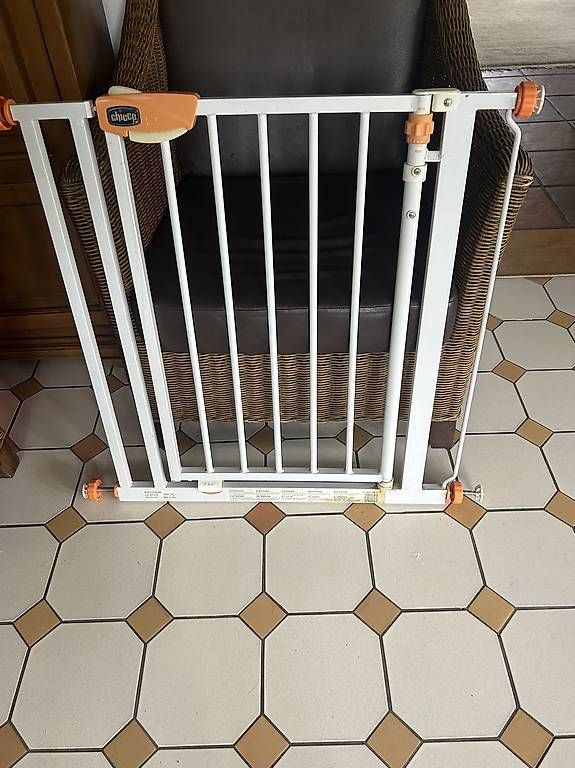 Parcs & barrières de sécurité: Barrière de sécurité pour bébé – D'occasion à Plan-les-Ouates par Kiss-bodolay