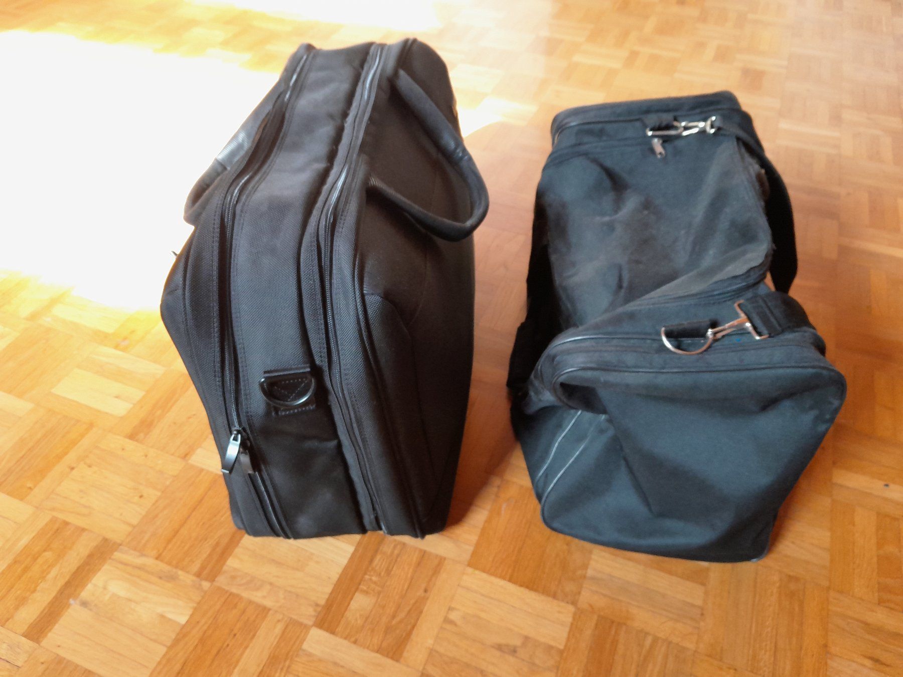 Taschen: 2 Taschen – Gebraucht aus Rüti ZH von Alemanni 3